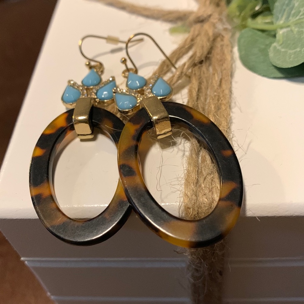 Cute pair of Tiger Tail and Turquoise color earrings! Fun costume jewelry!
